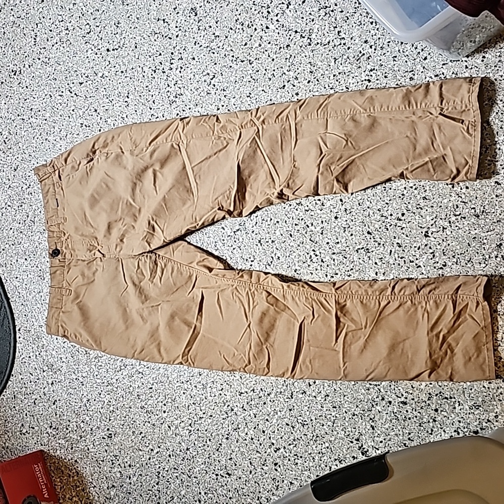 Mens Hurley Lightweight Khakis. 32 x 30. 5 pocket and mesh pocket liner.